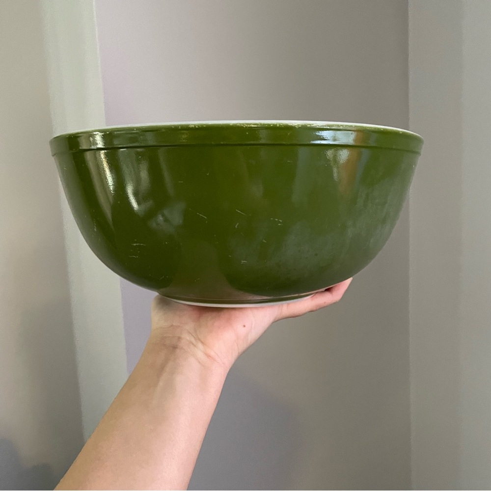 Vintage 1970s PYREX Verde Green #404 Mixing Bowl